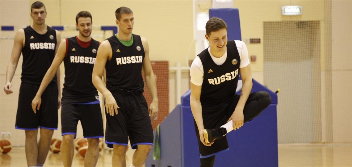 Мужская сборная России провела первую тренировку в Новогорске
