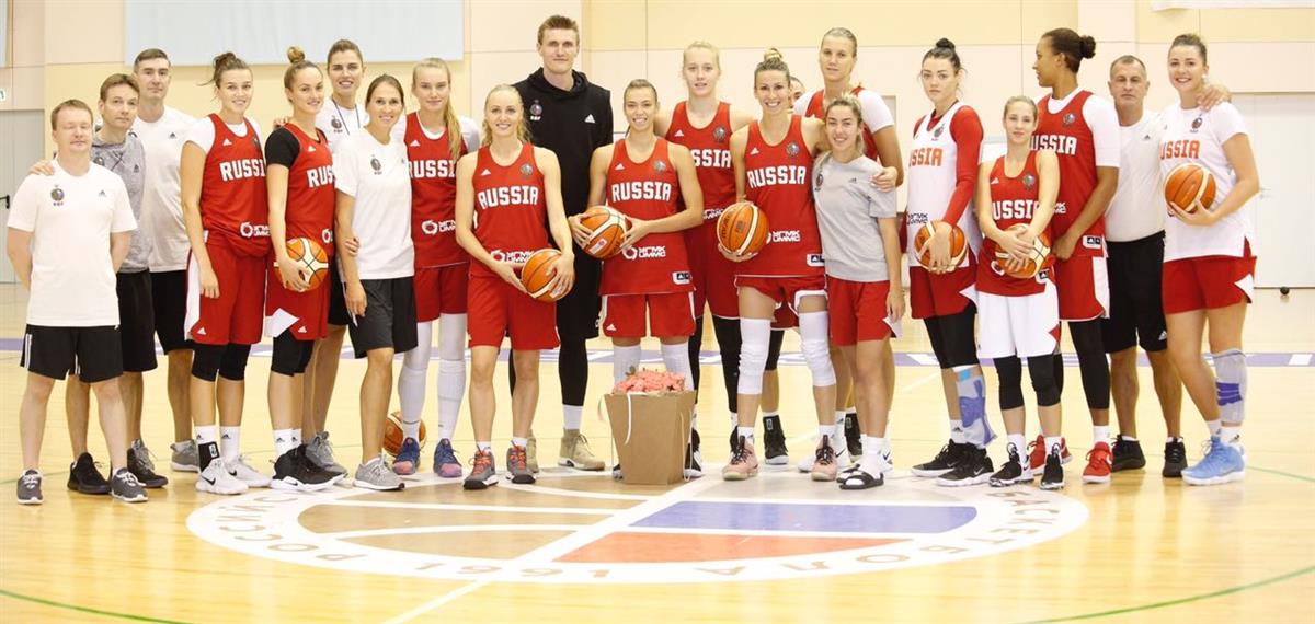 Андрей Кириленко посетил тренировку женской сборной России