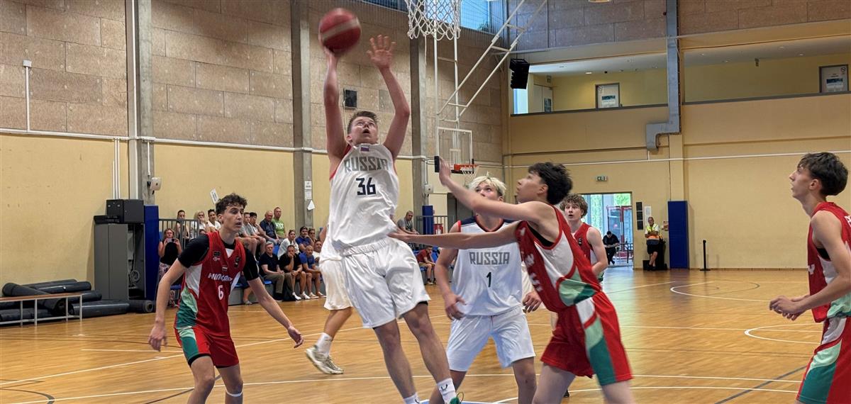 Юниоры U15 проиграли Венгрии U16 на последних секундах
