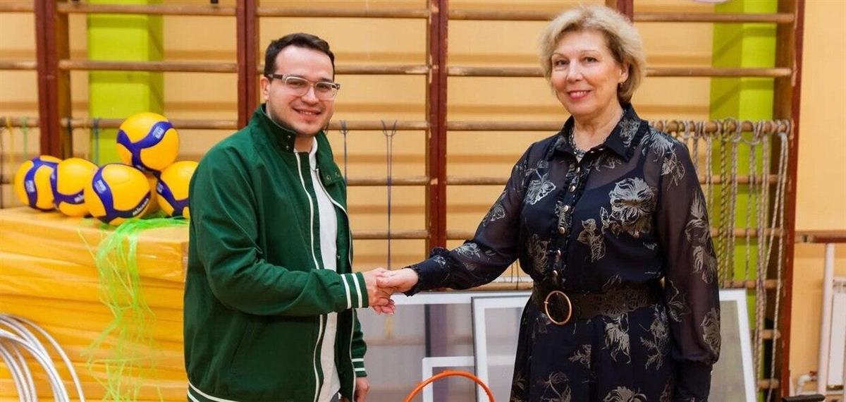 Комплект спортивного инвентаря от BingoBoom достался школе из Санкт-Петербурга