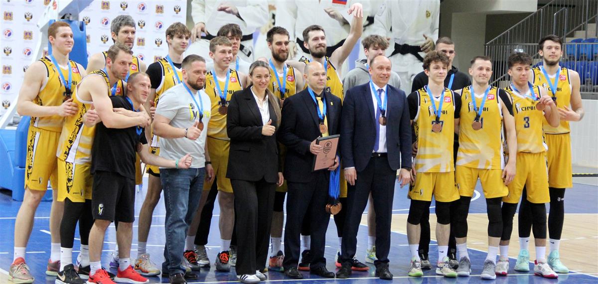 Бронзовые «Русичи»